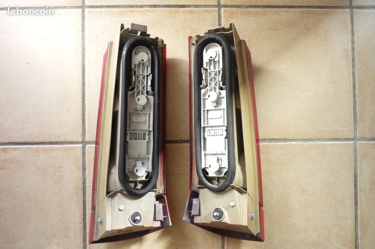 Renault super 5 feux arriere gauche avec porte lampe et lampe ( je donne le droit avec car defaut de fixation ) (image 3)