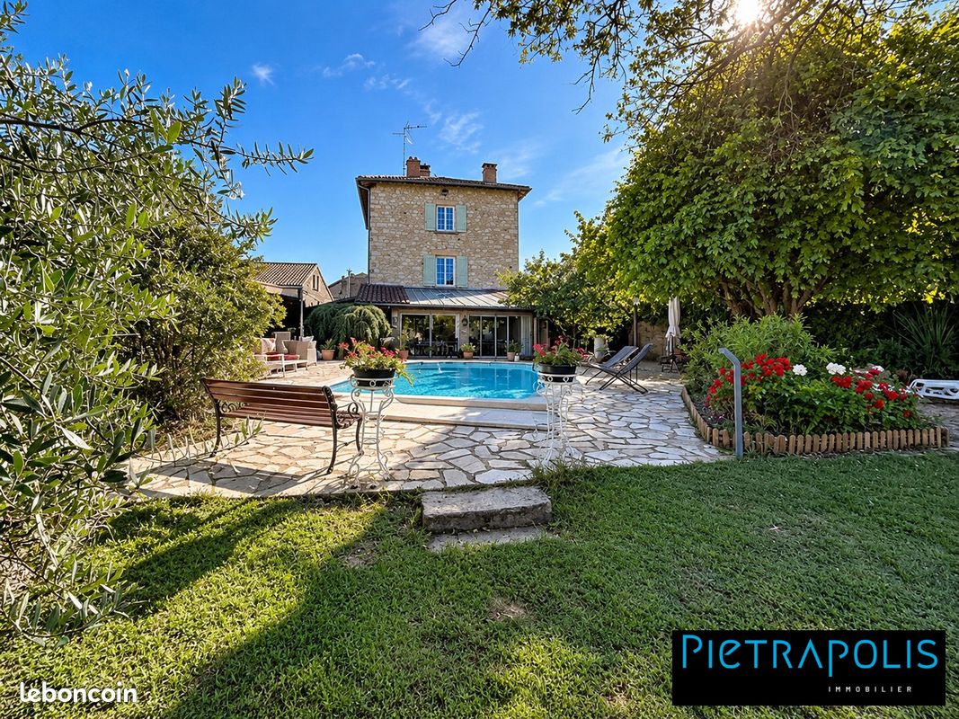 Maison 10 pièces 280 m² · à Soucieu-en-Jarrest · 280 m² · 795 000 €