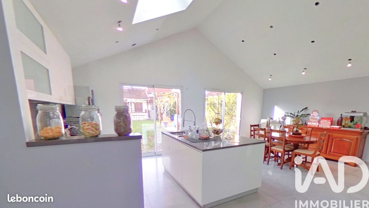 Maison 6 pièces 130 m² · à Villeneuve-le-Roi · 130 m² · 425 000 €