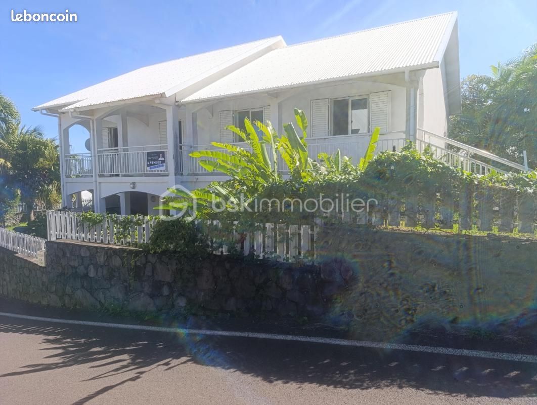 Maison 8 pièces 217 m² · à Petite-Île · 217 m² · 630 000 €