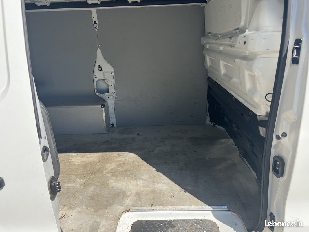 Renault TRAFIC III FG L1H1 1000 2.0 DCI 145CH ENERGY GRAND CONFORT E6 (image 8)