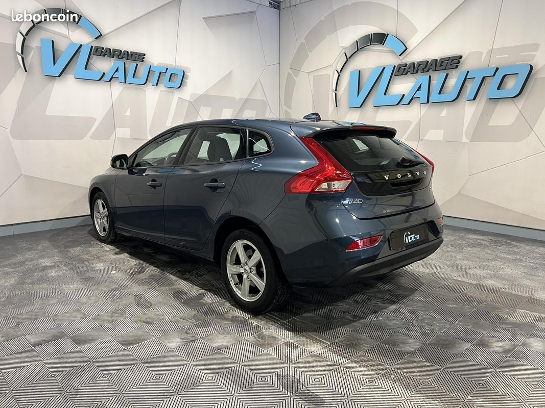 VOLVO V40 D2 120 Geartronic 6 Momentum (image 3)
