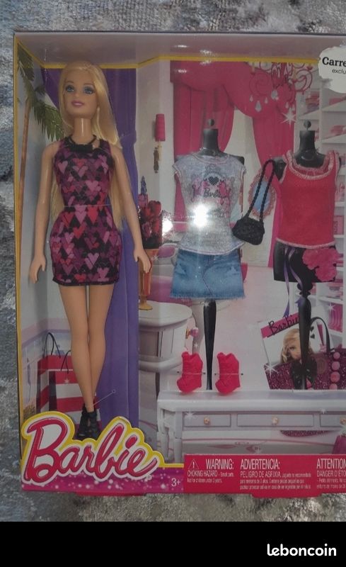 Coffret Jouet neuf barbie avec ses vĂȘtements et accessoires de mode đ đđâ„ïžemballage d'origine (image 1)