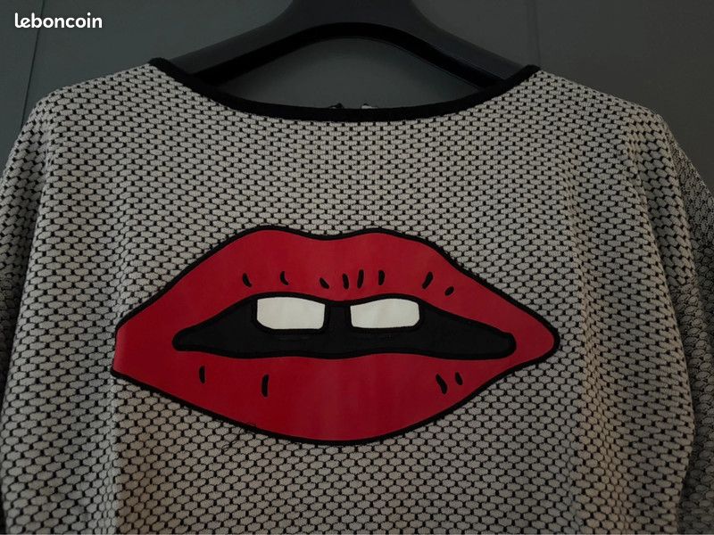 Haut NAF NAF - Taille M - Blanc - Col V - Occasion Très Bon état