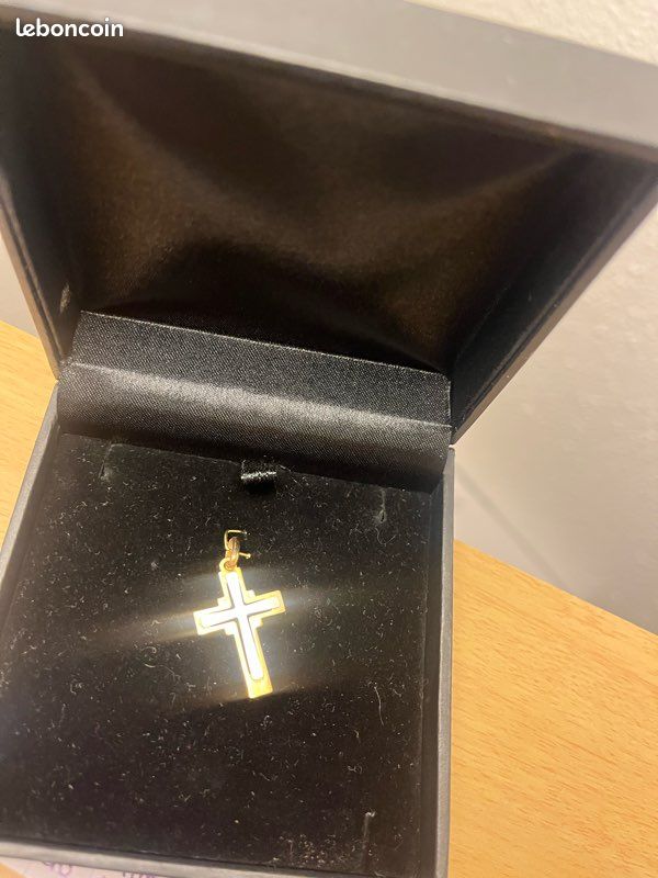 Pendentif croix Montres Bijoux