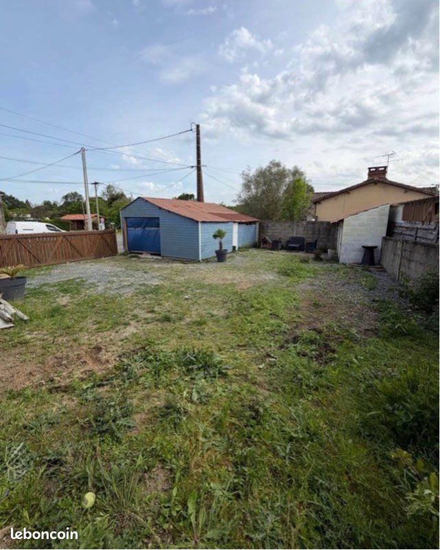 Terrain et garage à rénover · à Vouvant · 20 000 €
