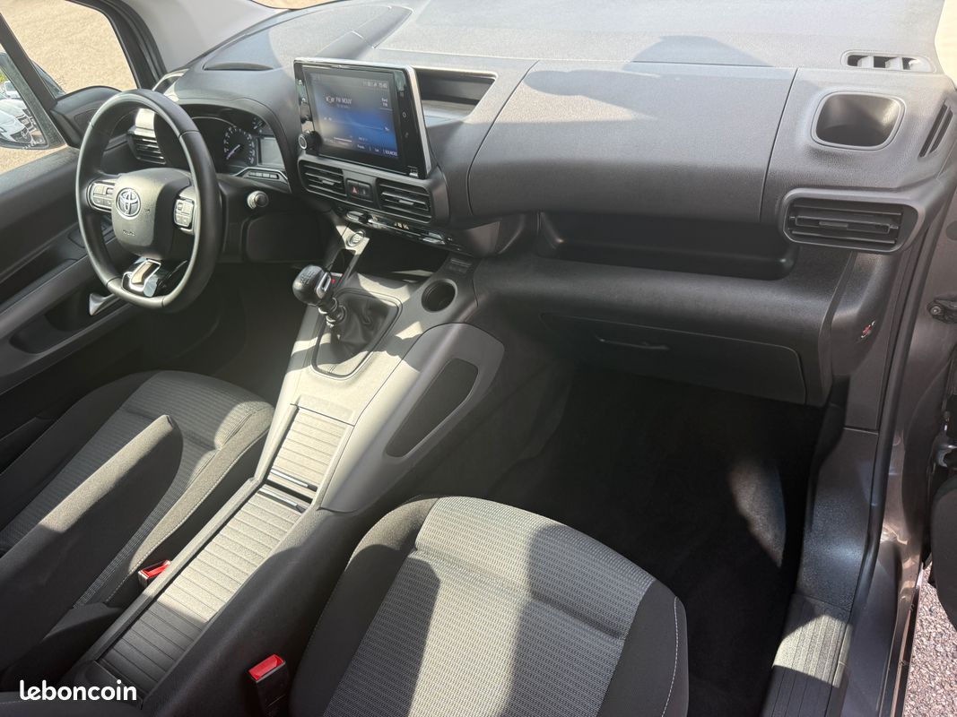 Toyota proace city verso long l2 7 places 1.5 d-4d 130 ch design. 67 000kms. 1ere main. 07/2022 (image 8)