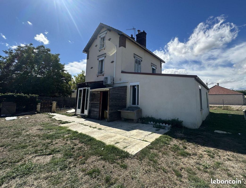 Maison 7 pièces 115 m² · à Saint-Julien-du-Sault · 115 m² · 126 000 €