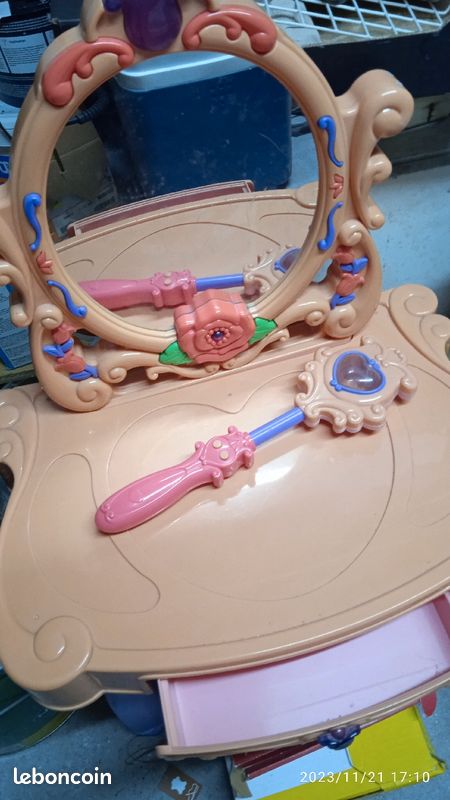 Coiffeuse princesse parle et s'allume (image 3)