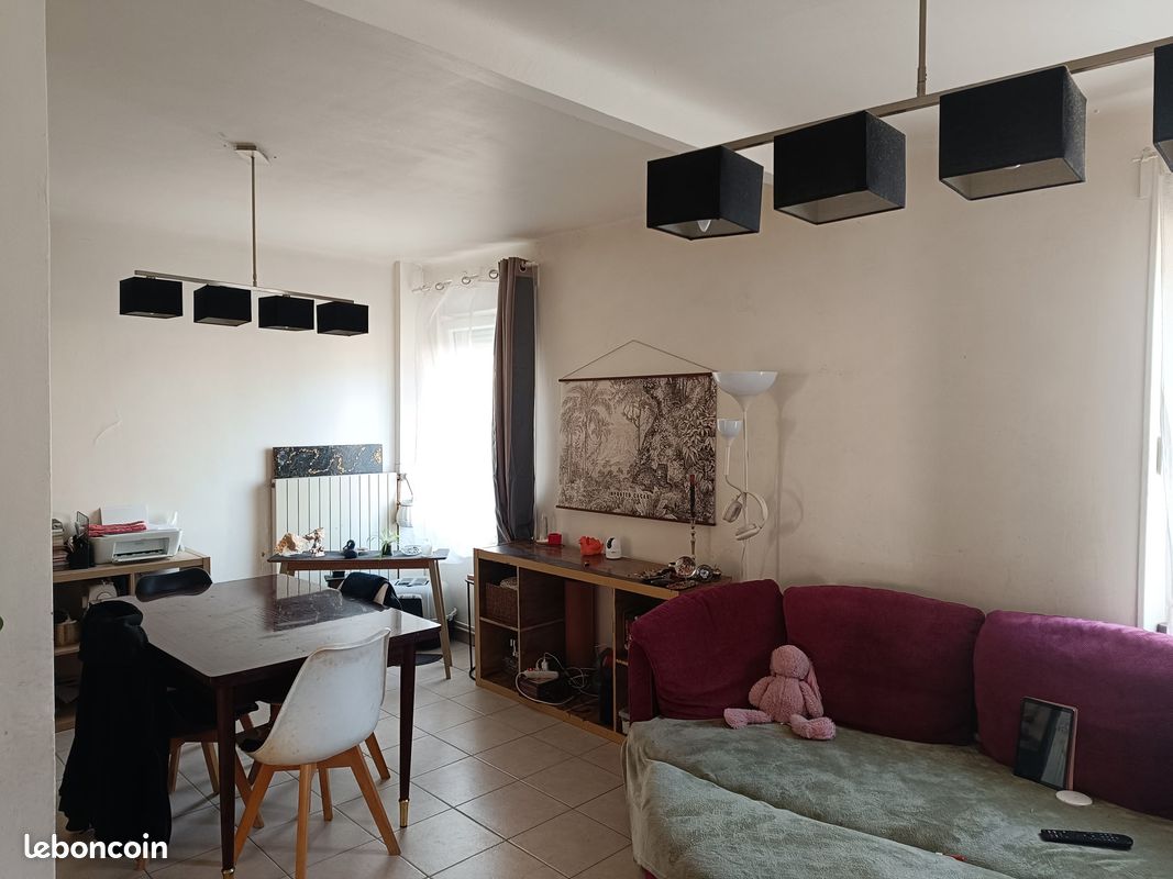 Appartement 7 pièces 100 m² · à Knutange · 100 m² · 700 €