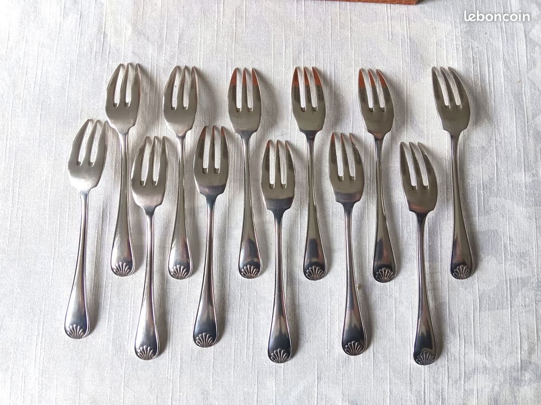 Lot De 12 Fourchettes À Dessert Christofle en métal argenté