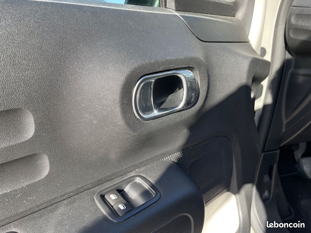 Citroen c3 generation-iii 1.5 bluehdi 100 bvm6 feel entretien complet (image 19)