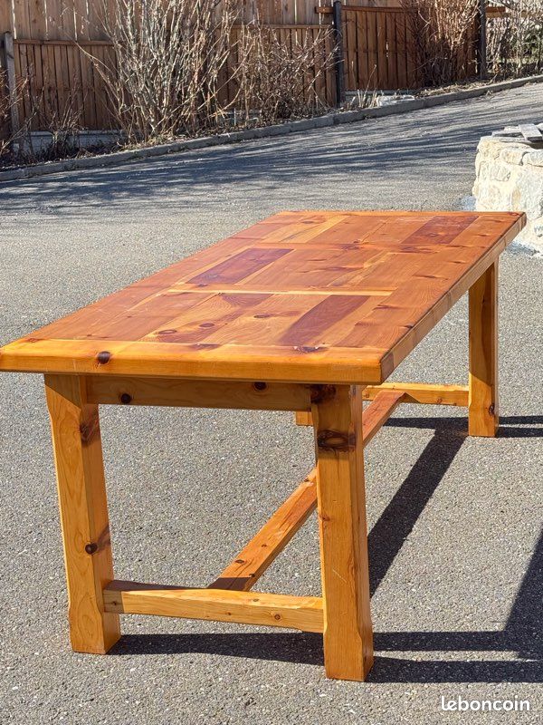 Table de chalet alpin (image 1)