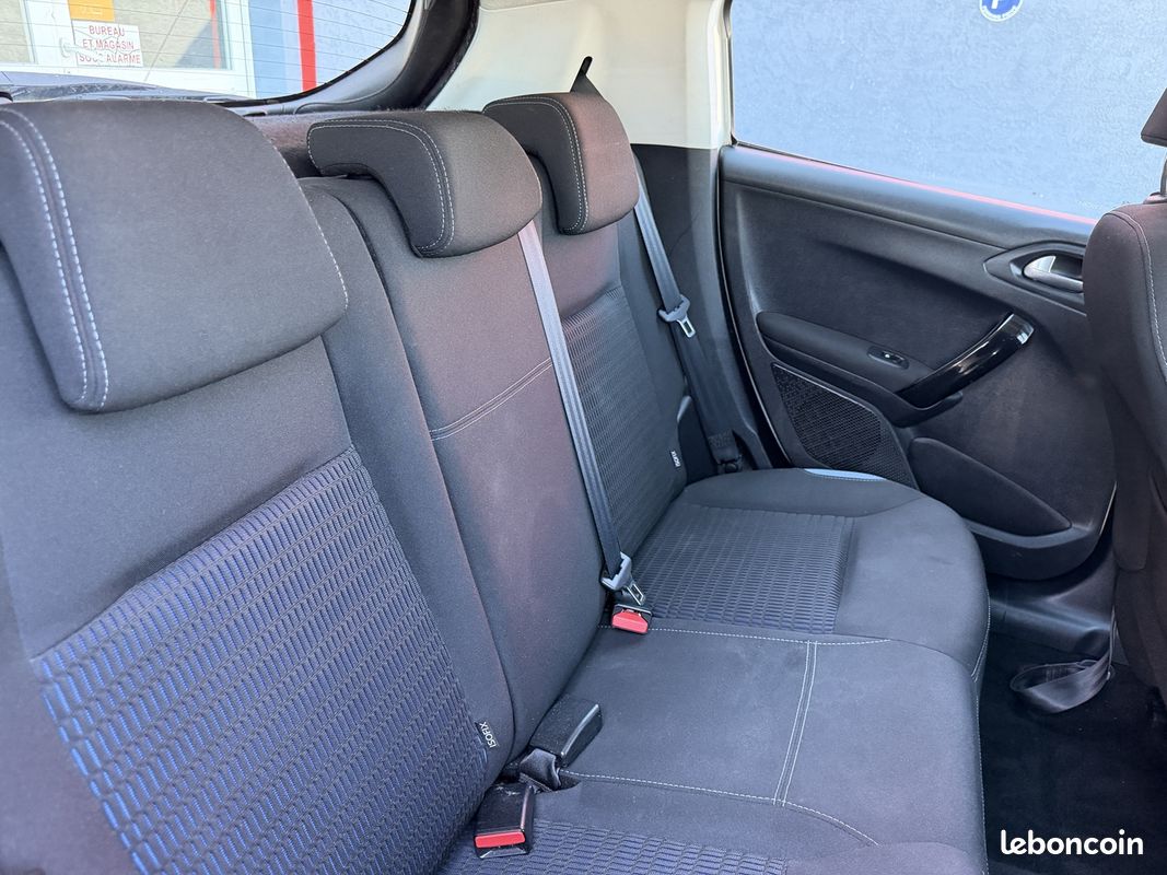 Peugeot 208 1.6 E-HDI FAP STYLE 5P (image 10)