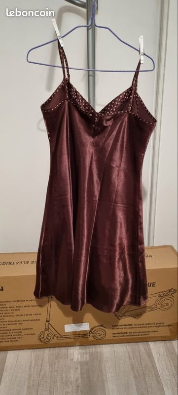 Chemise de nuit bordeaux (image 3)