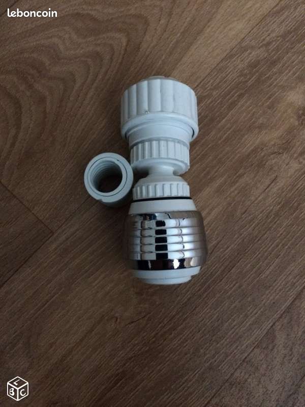 Adaptateur pour robinet jet d'eau orientable (image 1)