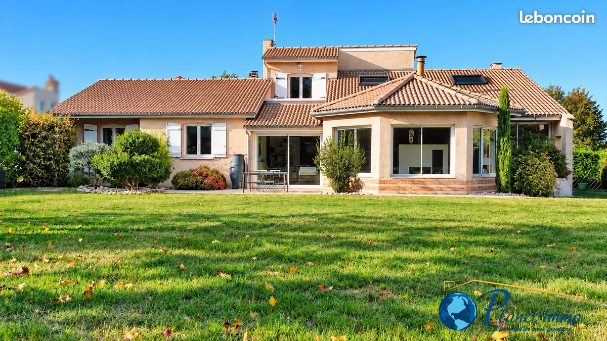 Maison 8 pièces 251 m² · à Saint-Étienne · 251 m² · 389 000 €