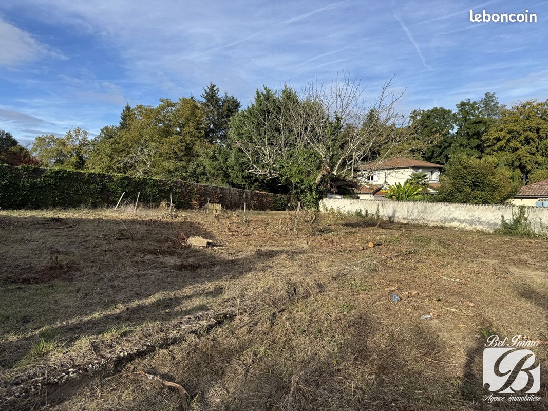 Terrain 672 m² · à Montluel · 672 m² · 179 000 €