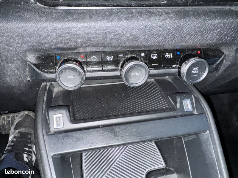 Citroen C4 BLUEHDI 130CH S&S FEEL PACK BUSINESS EAT8 (image 17)