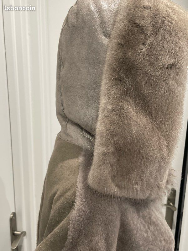 Manteau en fourrure avec une capuche en laine Manzoni 24 (image 6)