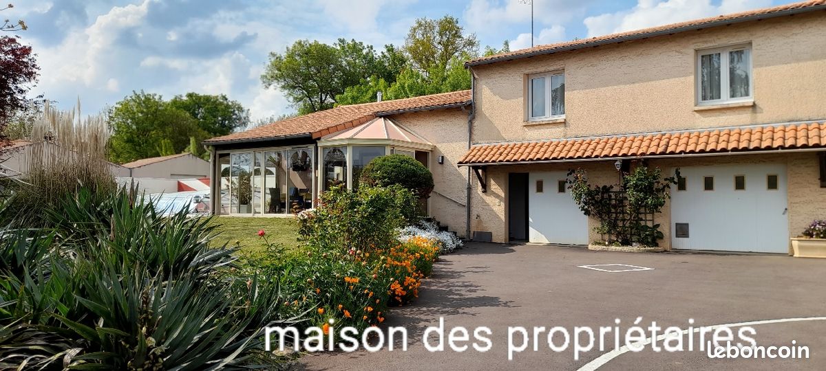 Location Gîte - PATSA de Vouillé Studio/chambre/accès piscine (image 9)