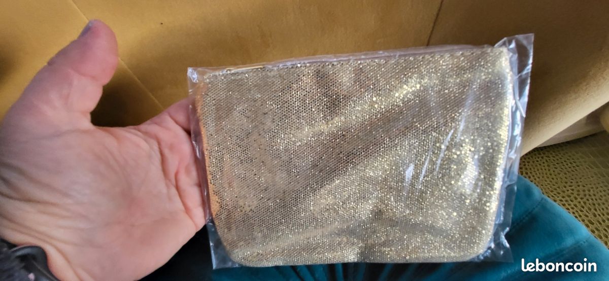 Trousse à maquillage avec paillettes dorées - Neuf (image 1)
