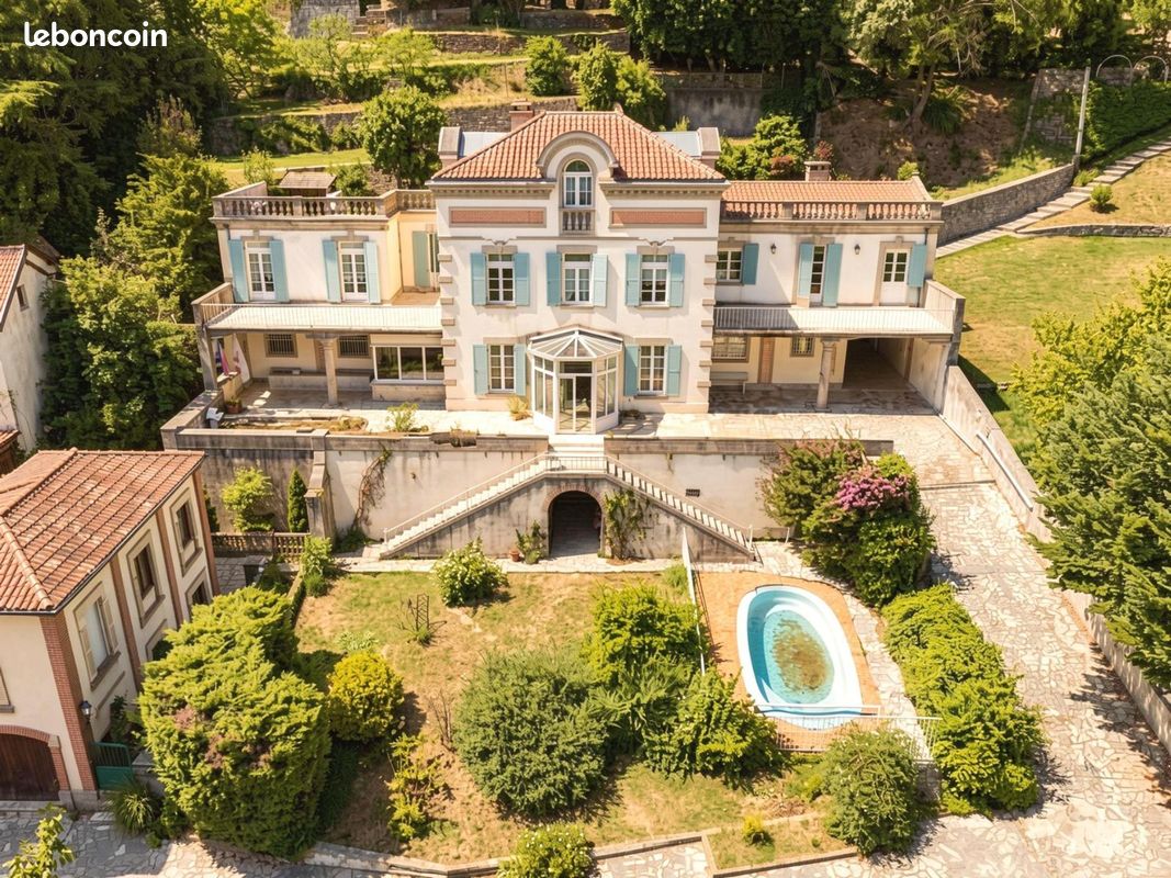 Maison 11 pièces 350 m² · à Vals-les-Bains · 350 m² · 445 000 €
