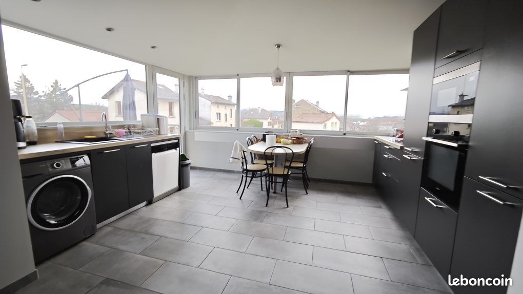 Immeuble 275 m² · à Bas-en-Basset · 275 m² · 470 000 €