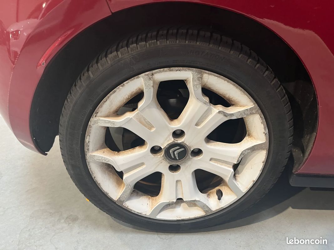 CITROEN DS3 1.6 THP 156 cv Sport Chic - Suivi complet - Radar de recul - Climatisation (image 29)