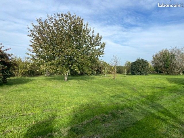 Terrain à bâtir de 1079 m² à CUSSAC-FORT-MEDOC (33) · à Cussac-Fort-Médoc · 78 000 €