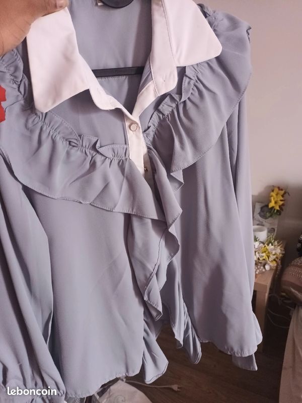 Chemise bleu à volant et dentelle coquette (image 3)