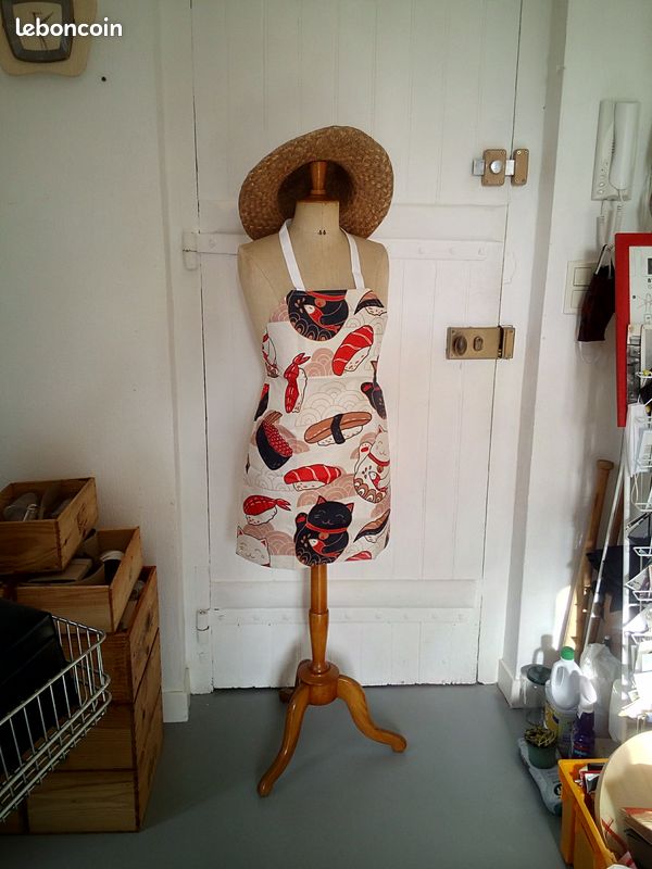 Tablier japonais motif Maneki Neko Sushi NEUF dans son emballage (image 1)