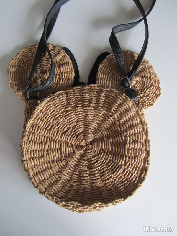 Chez Primark Basket Primark Femme Basket Bleu Avec Motif En Fleur