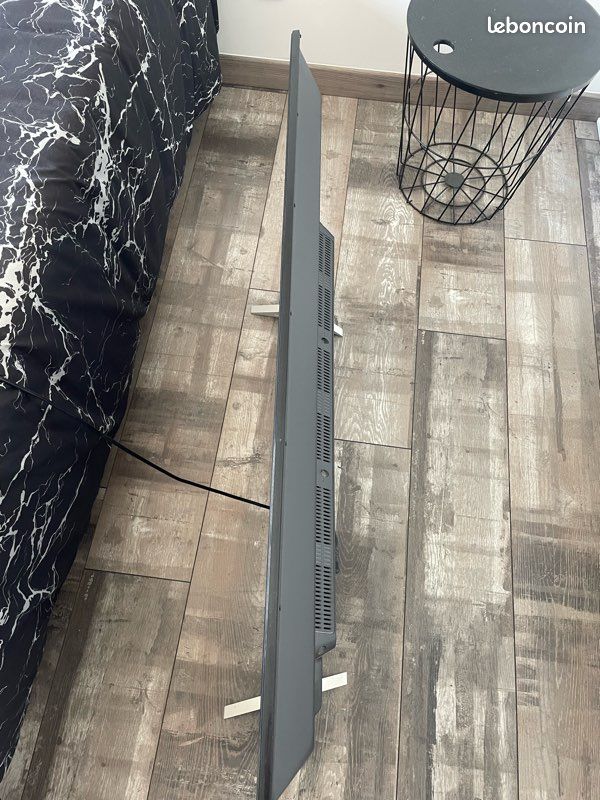 Tv Thomson 43 pouces (105 cm de diagonale) bon état + télécommande (image 2)