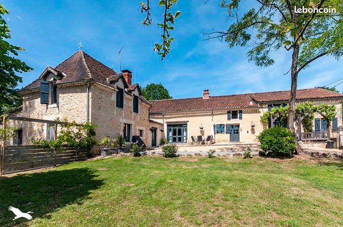 Maison 9 pièces 345 m²