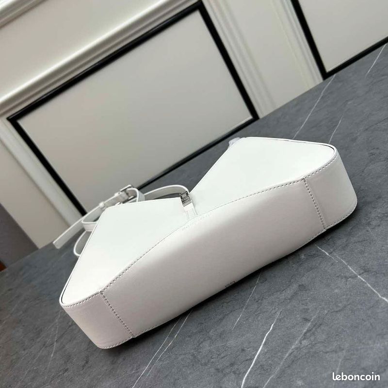 Sac blanc minimaliste et sophistiqué à découpes (image 2)