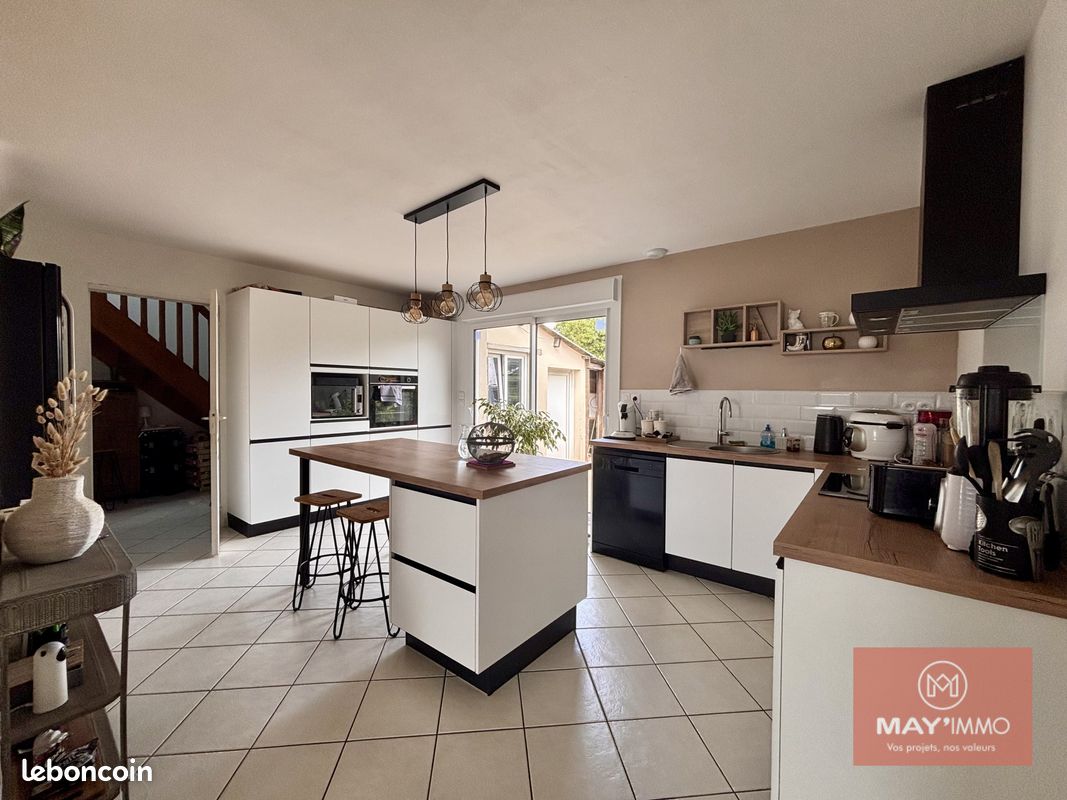Maison 6 pièces 110 m² · à Quelaines-Saint-Gault · 110 m² · 211 000 €