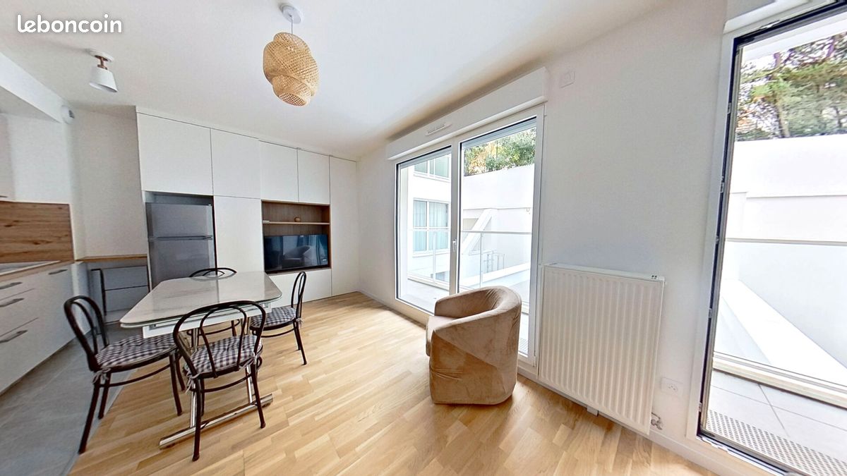 Appartement 1 pièce 33 m² · à Issy-les-Moulineaux · 33 m² · 1 400 €
