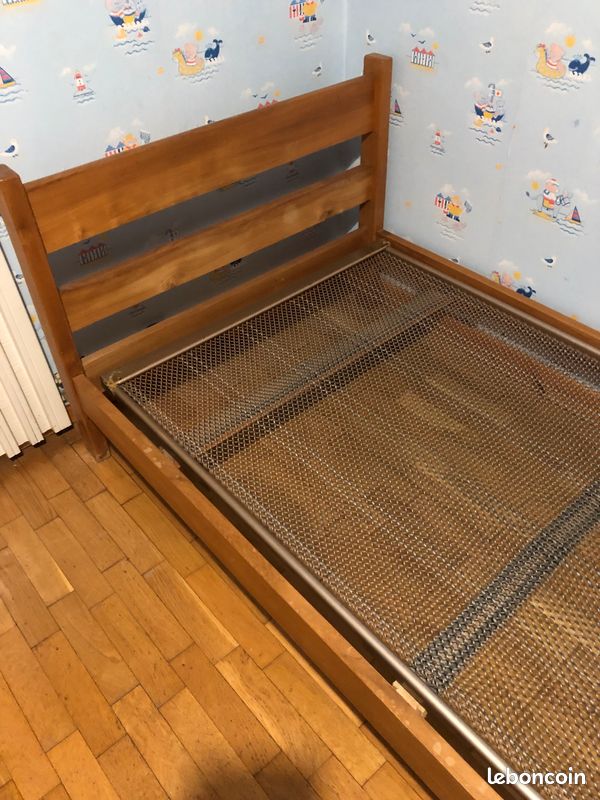 À vendre lit une place en orme massif avec sommier (image 1)