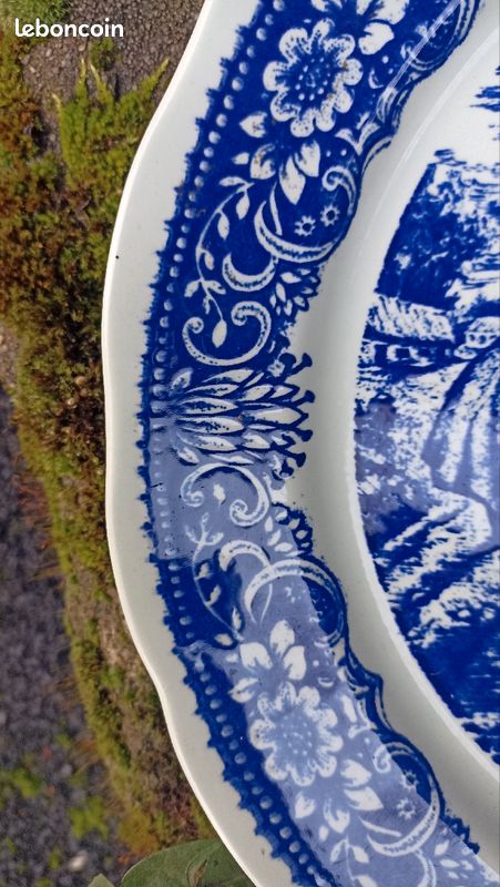 Plat de service rond en céramique Delft par Boch (image 3)