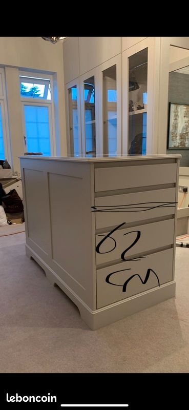 Grand dressing haute gamme avec îlot (image 9)