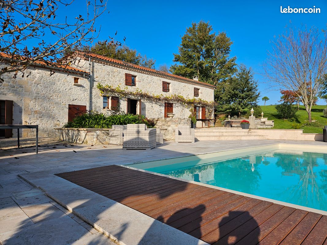 Maison 7 pièces 215 m² · à Bon-Encontre · 215 m² · 469 000 €