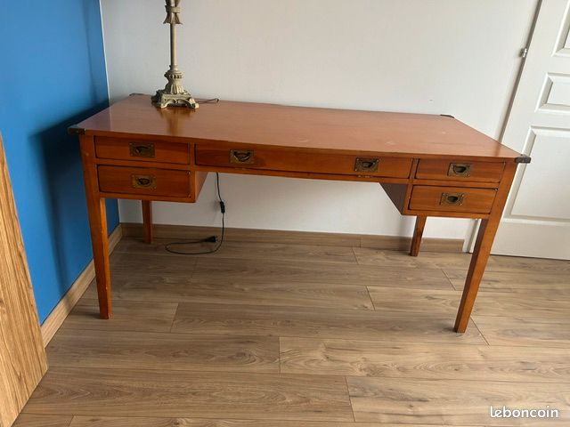 Bureau (image 1)