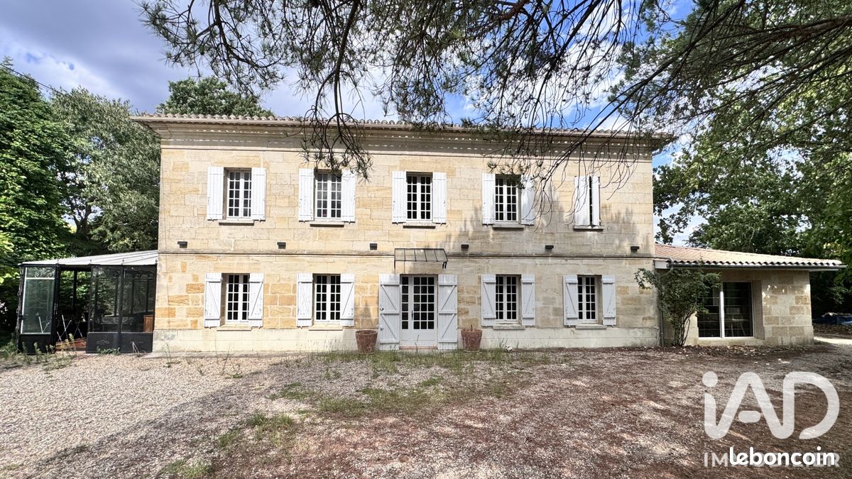Maison 9 pièces 300 m² · à La Rivière · 300 m² · 549 000 €