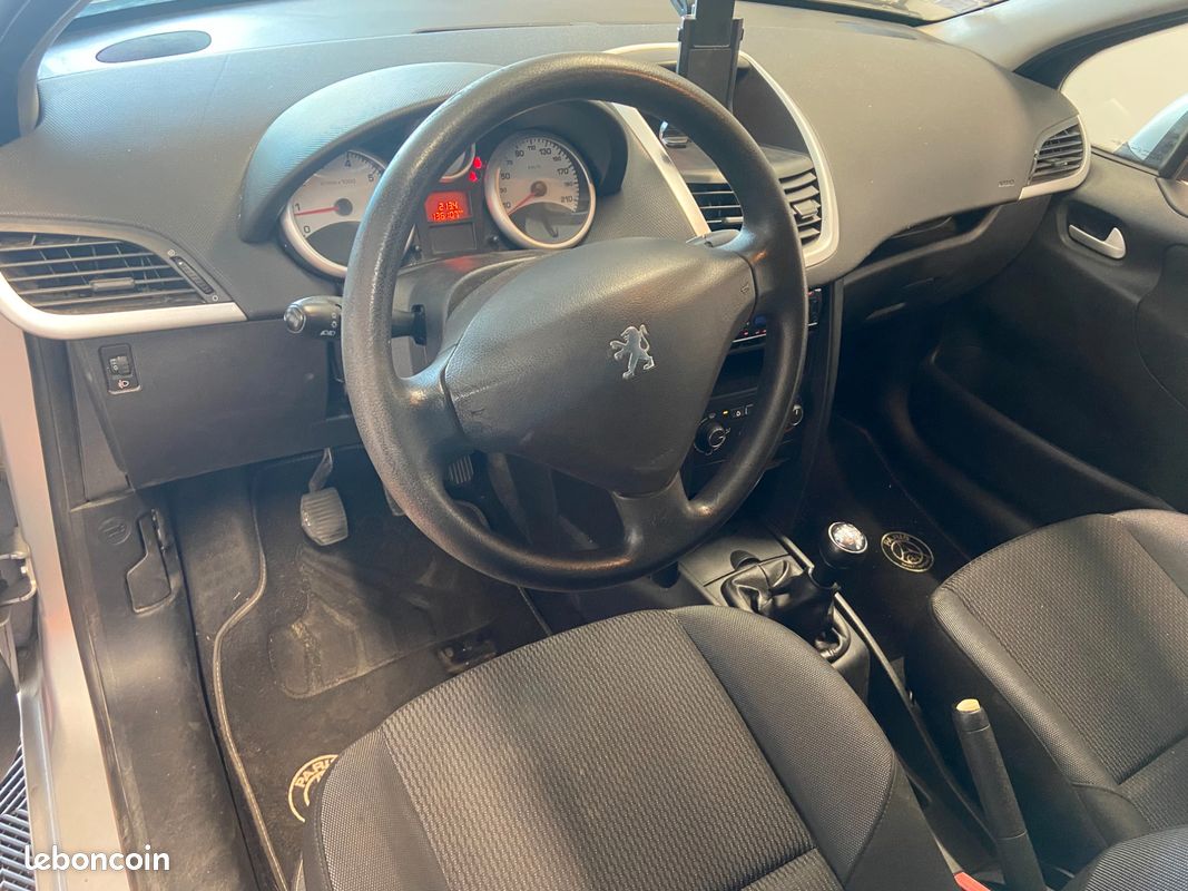 PEUGEOT 207 1.4 75 ACCESs (image 18)
