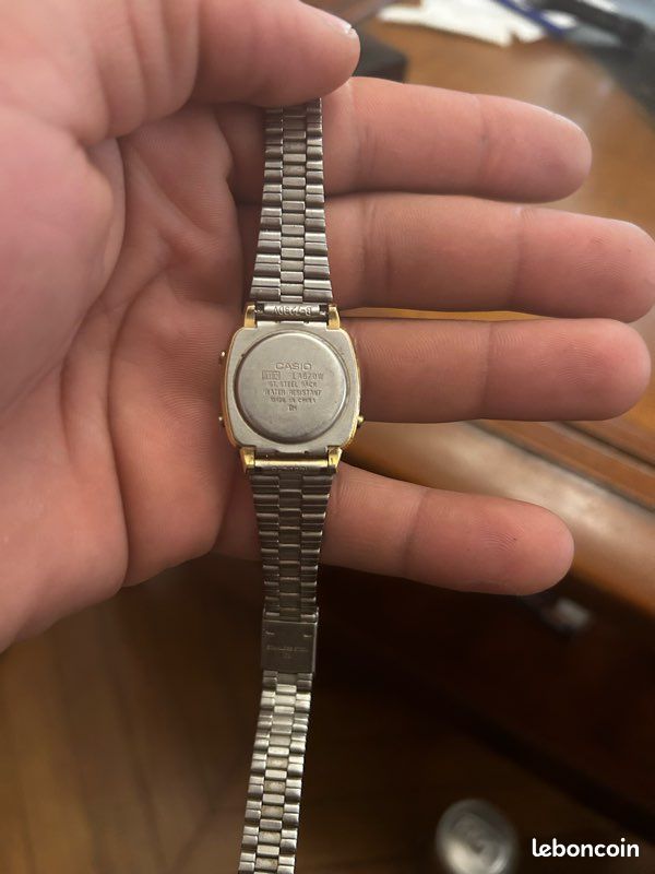 Montre-bracelet numérique Casio A168WER-2A unisexe en acier inoxydable