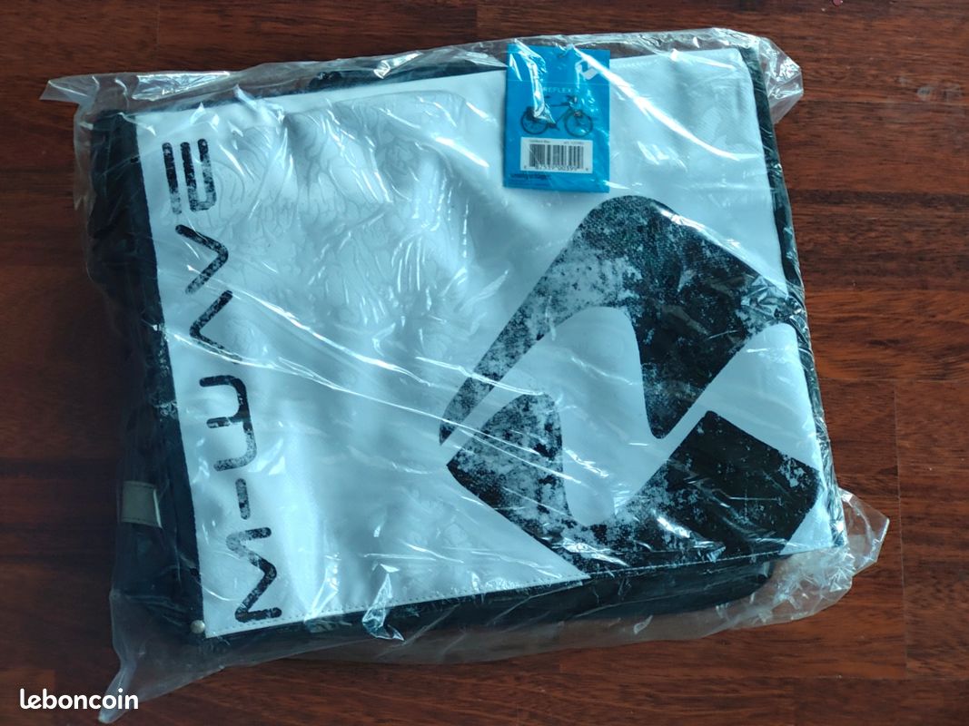 (-26 EUR). Neuf. M-Wave sac à bandoulière et sacoche vélo étanche 25L réglable noir (image 8)