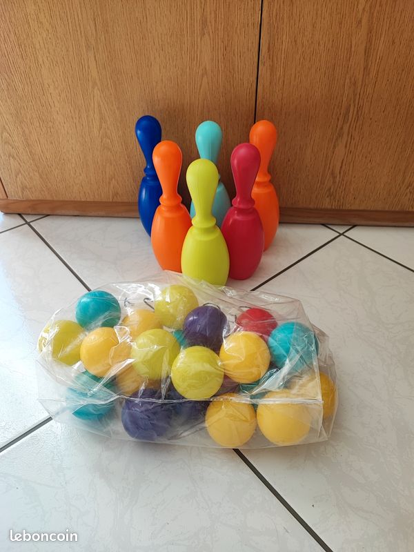 Lot de quilles et de boules pour enfant (image 1)
