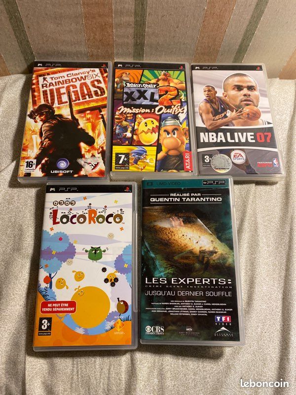 Lot accessoire +carte de+4 jeux psp