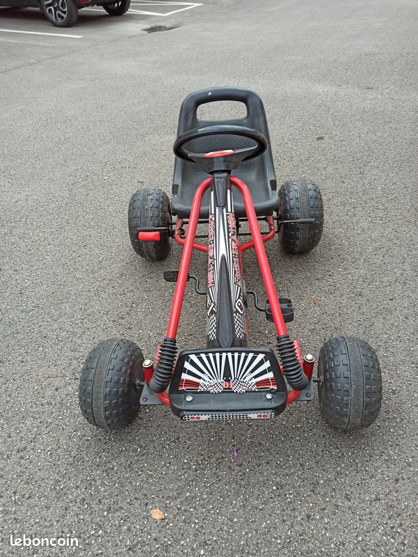 Voiture à pédale (image 1)